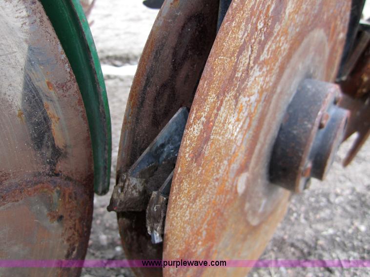 image for item 3358 1990 John Deere 7200 eight row planter