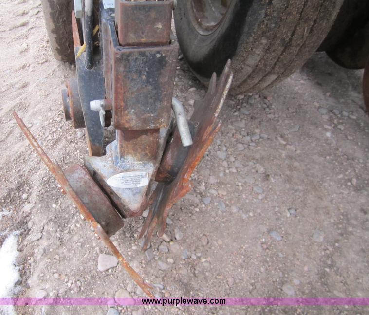 image for item 3358 1990 John Deere 7200 eight row planter