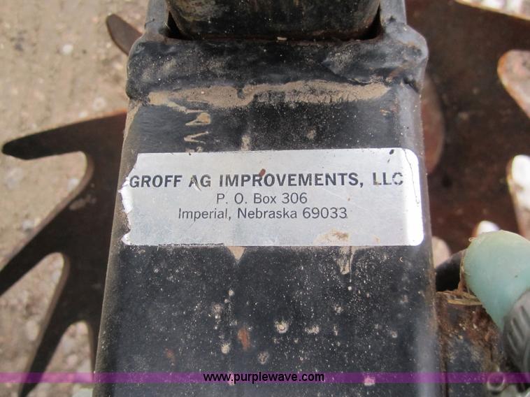 image for item 3358 1990 John Deere 7200 eight row planter