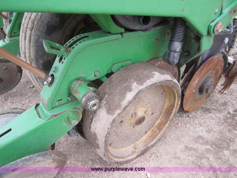image for item 3358 1990 John Deere 7200 eight row planter