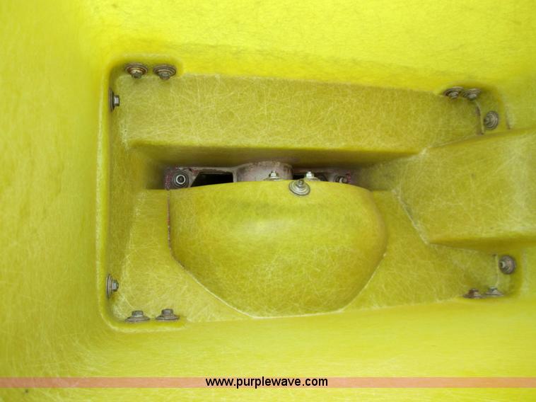 image for item 3358 1990 John Deere 7200 eight row planter