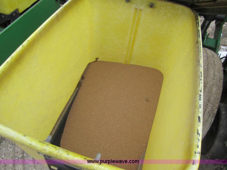 image for item 3358 1990 John Deere 7200 eight row planter