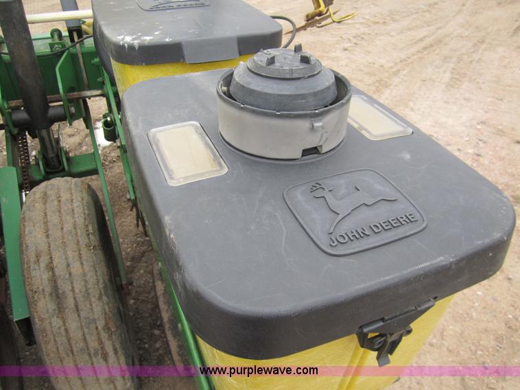 image for item 3358 1990 John Deere 7200 eight row planter