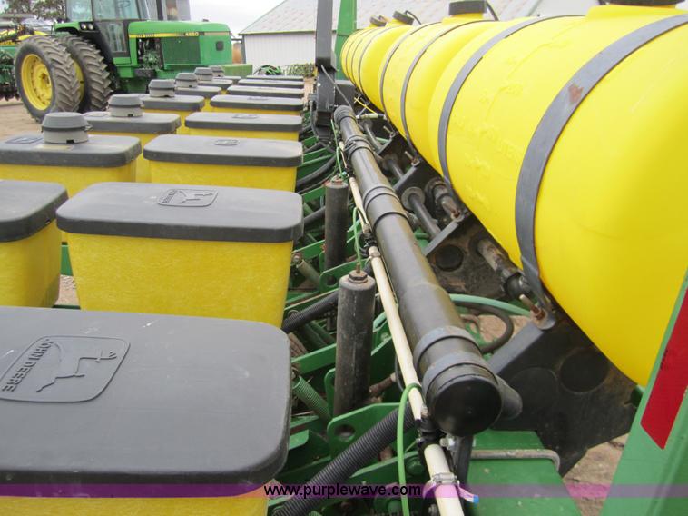 image for item 3358 1990 John Deere 7200 eight row planter