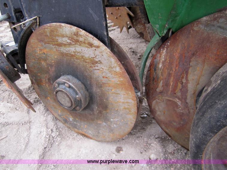 image for item 3358 1990 John Deere 7200 eight row planter