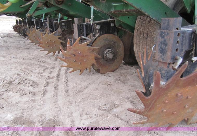image for item 3358 1990 John Deere 7200 eight row planter
