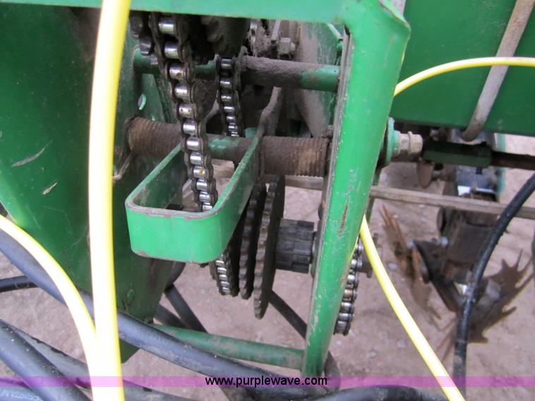 image for item 3358 1990 John Deere 7200 eight row planter