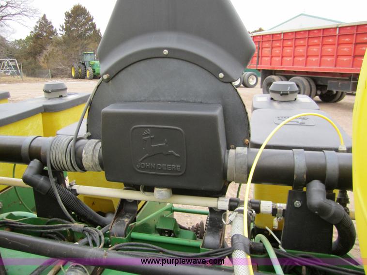 image for item 3358 1990 John Deere 7200 eight row planter