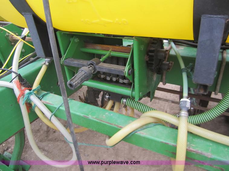 image for item 3358 1990 John Deere 7200 eight row planter