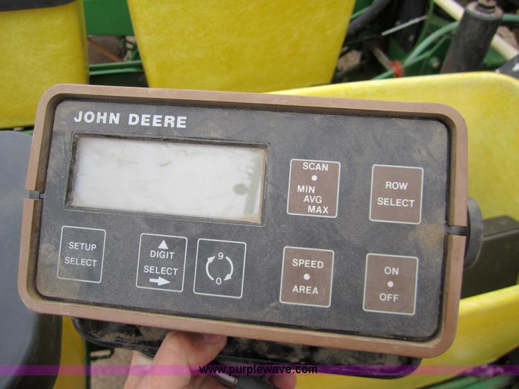 image for item 3358 1990 John Deere 7200 eight row planter