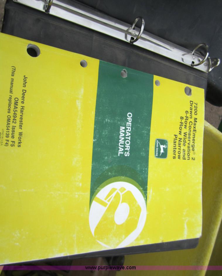 image for item 3358 1990 John Deere 7200 eight row planter