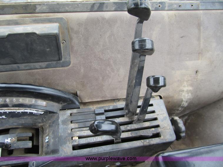 image for item 3359 1988 John Deere 4850 tractor