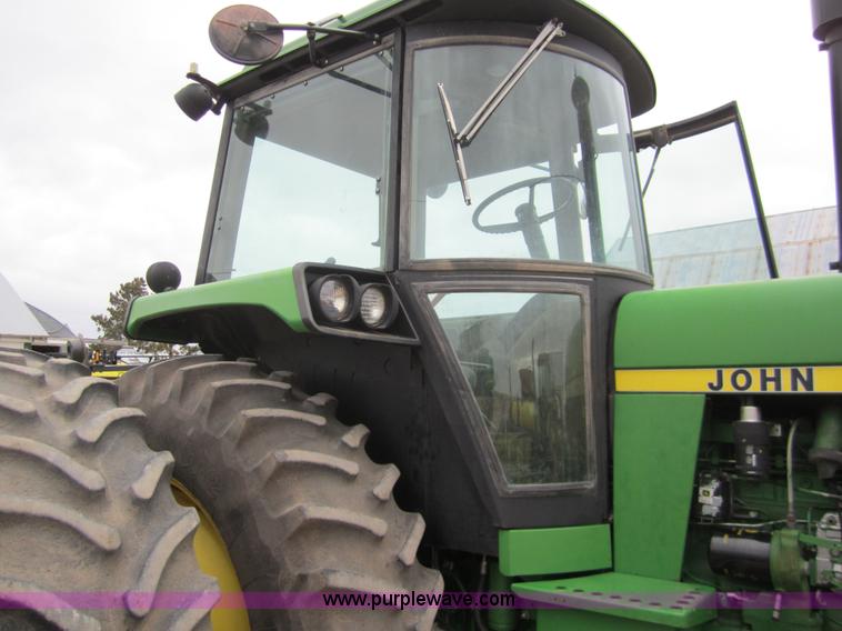 image for item 3359 1988 John Deere 4850 tractor