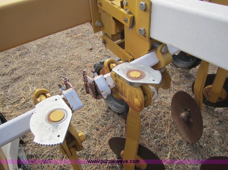 image for item 3363 1999 Buffalo 6300 high residue cultivator