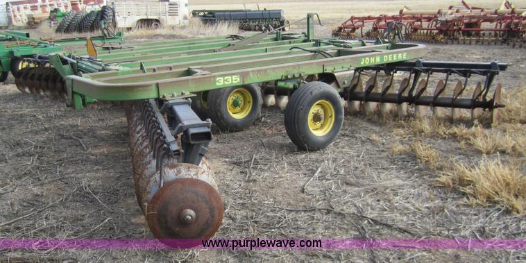 image for item 3369 1982 John Deere 335 double offset disk