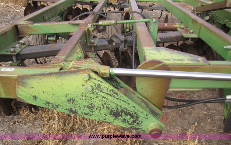 image for item 3369 1982 John Deere 335 double offset disk