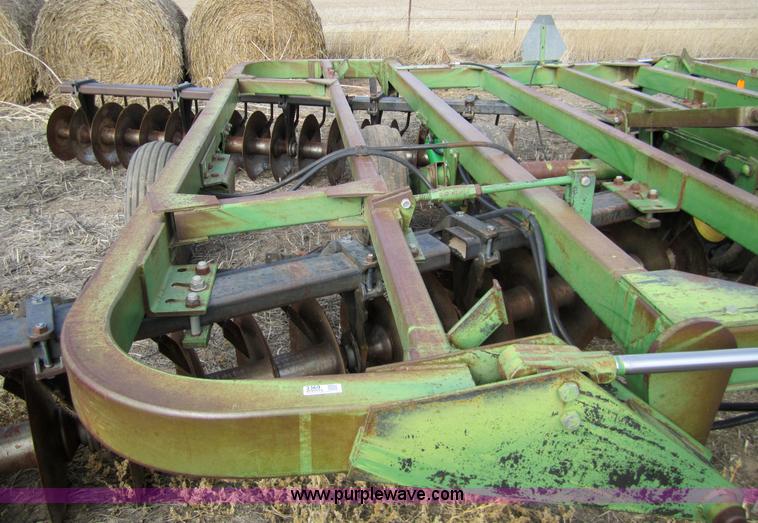 image for item 3369 1982 John Deere 335 double offset disk