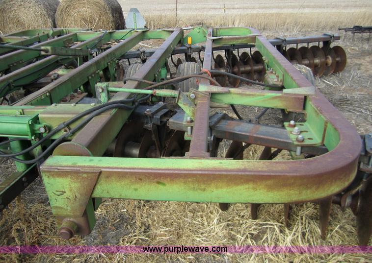 image for item 3369 1982 John Deere 335 double offset disk
