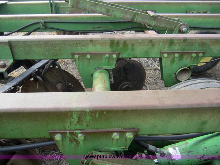 image for item 3369 1982 John Deere 335 double offset disk