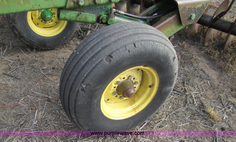 image for item 3369 1982 John Deere 335 double offset disk