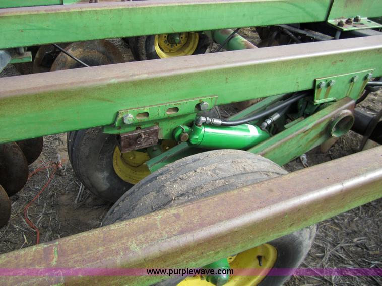 image for item 3369 1982 John Deere 335 double offset disk