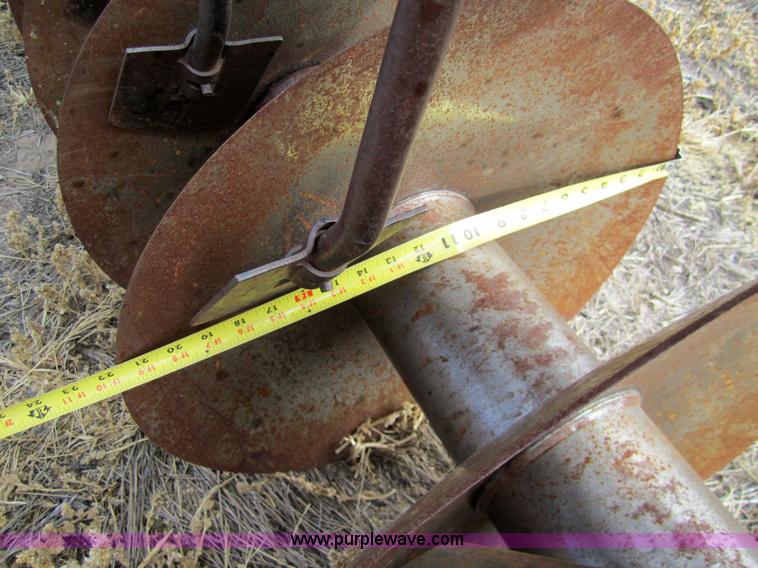 image for item 3369 1982 John Deere 335 double offset disk