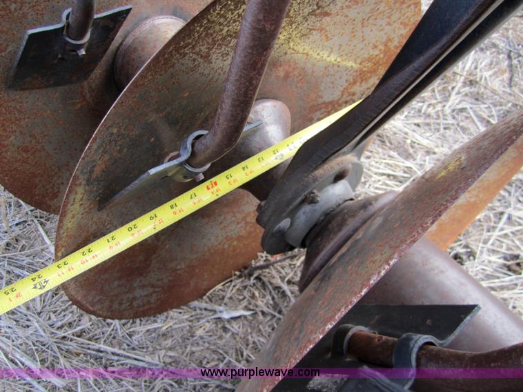 image for item 3369 1982 John Deere 335 double offset disk