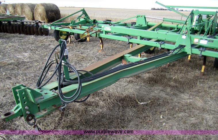 image for item 3370 John Deere 680 chisel