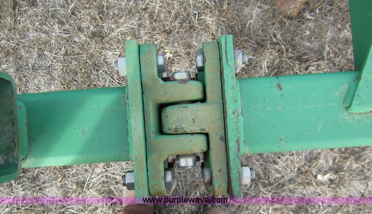 image for item 3370 John Deere 680 chisel