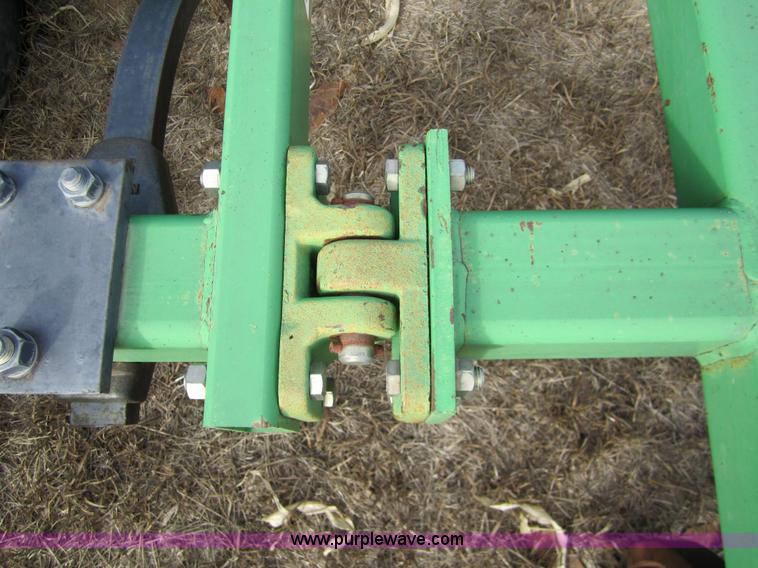 image for item 3370 John Deere 680 chisel