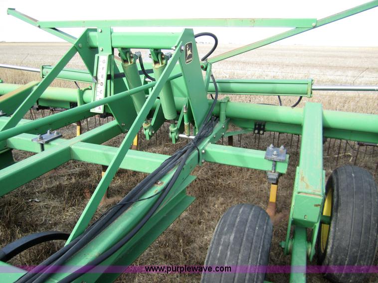 image for item 3370 John Deere 680 chisel