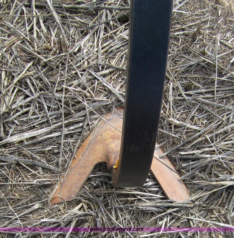 image for item 3370 John Deere 680 chisel