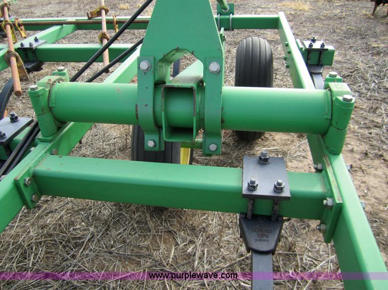 image for item 3370 John Deere 680 chisel