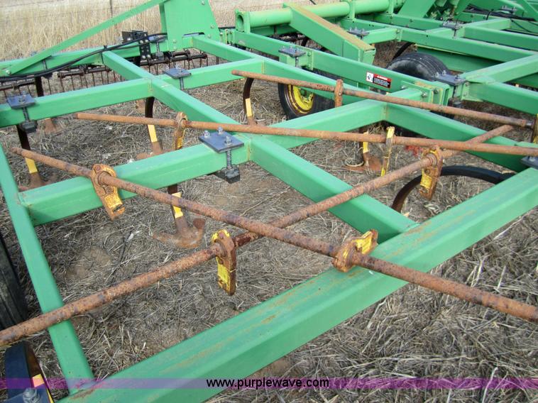 image for item 3370 John Deere 680 chisel