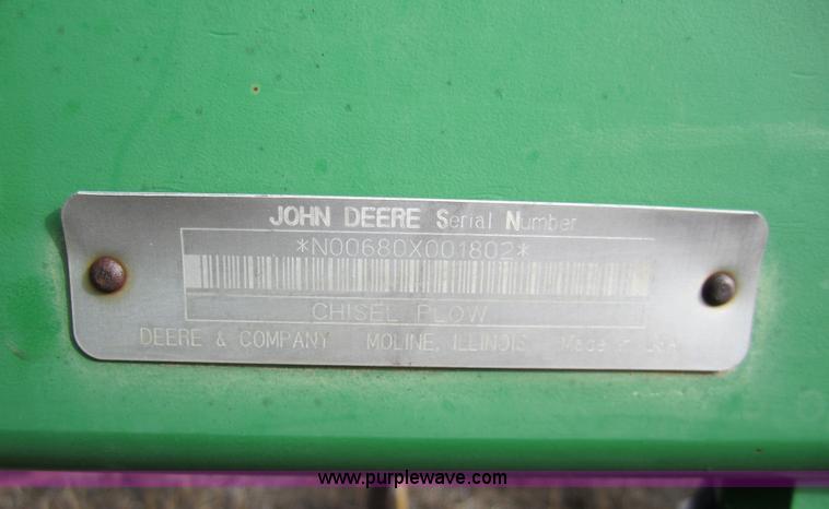 image for item 3370 John Deere 680 chisel