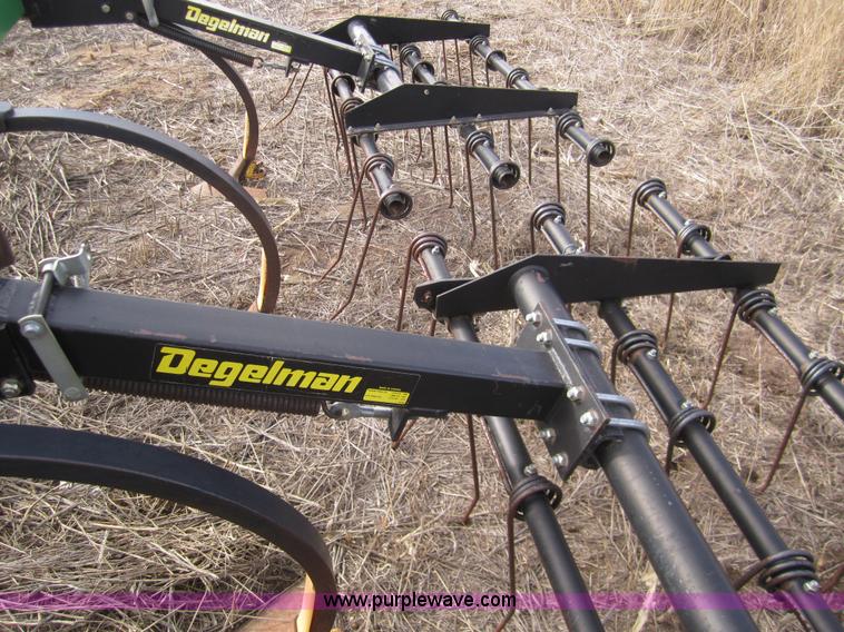 image for item 3370 John Deere 680 chisel