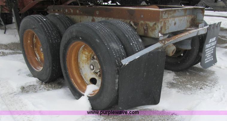 image for item 4001 Rear tandem axles from air ride van trailer