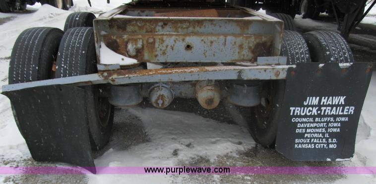 image for item 4001 Rear tandem axles from air ride van trailer