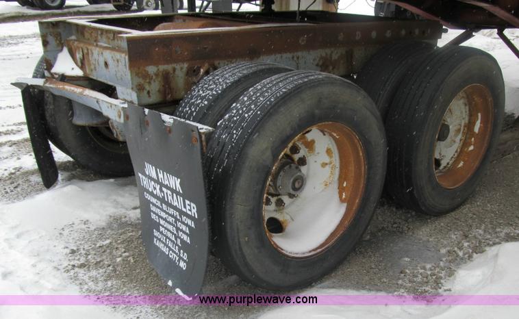 image for item 4001 Rear tandem axles from air ride van trailer