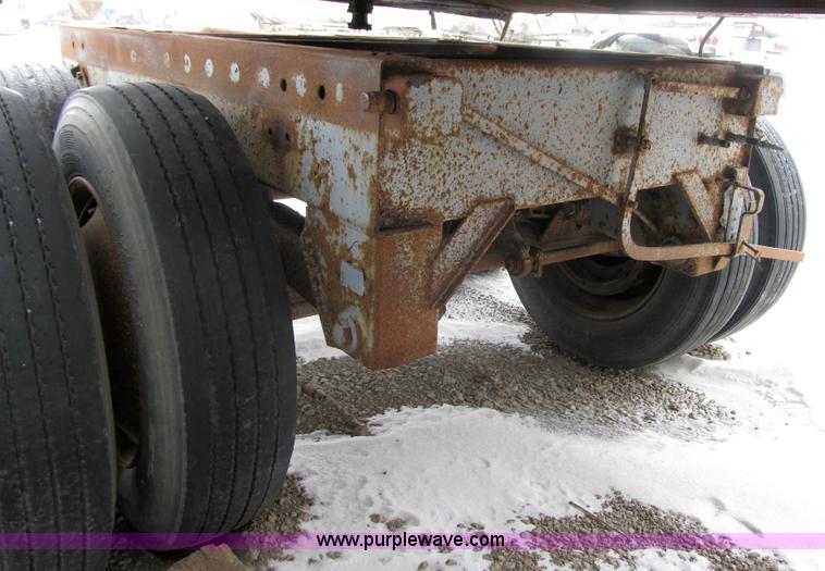 image for item 4001 Rear tandem axles from air ride van trailer