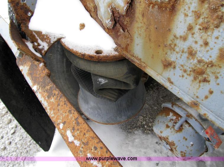 image for item 4001 Rear tandem axles from air ride van trailer