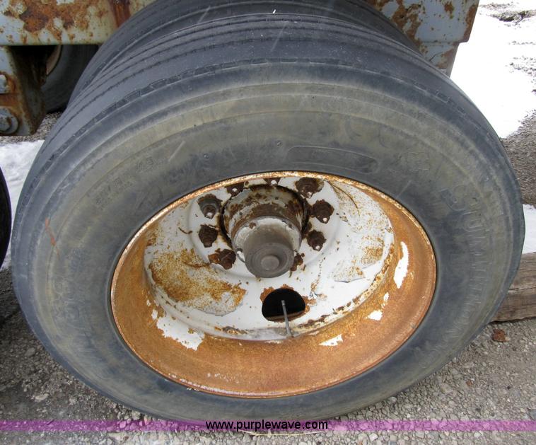 image for item 4001 Rear tandem axles from air ride van trailer