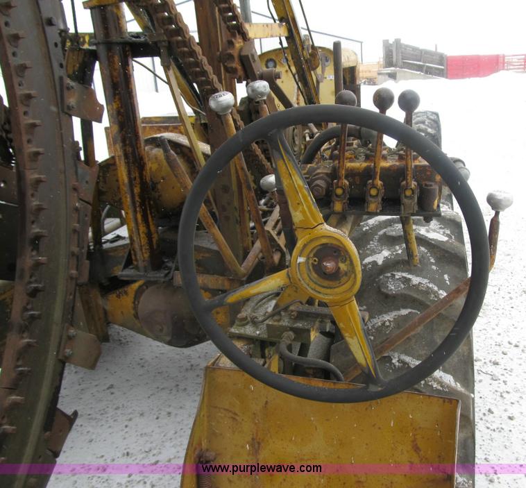 image for item 4008 Speicher trencher