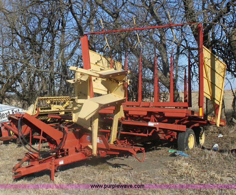 image for item 6345 2000 New Holland 1037 bale accumulator stakliner