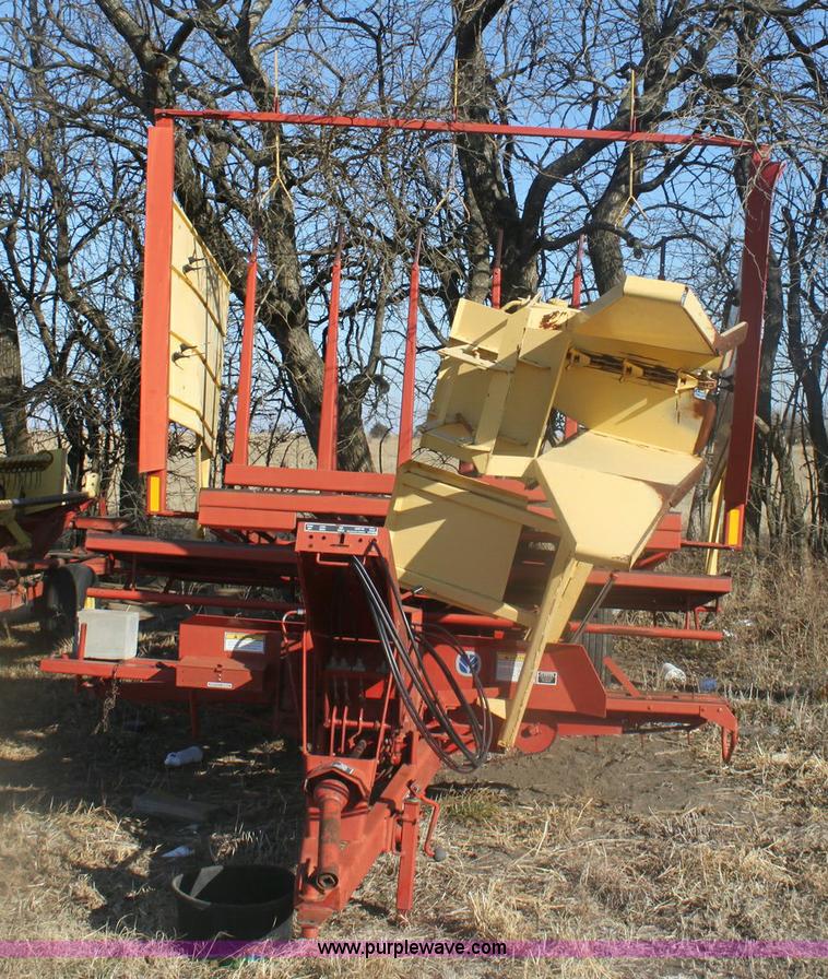 image for item 6345 2000 New Holland 1037 bale accumulator stakliner