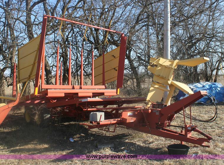 image for item 6345 2000 New Holland 1037 bale accumulator stakliner