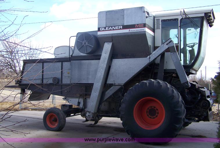 image for item 7281 Allis Chalmers M2 Gleaner combine