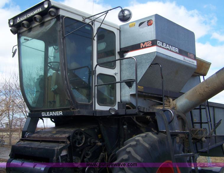 image for item 7281 Allis Chalmers M2 Gleaner combine