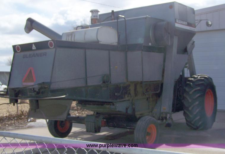 image for item 7281 Allis Chalmers M2 Gleaner combine