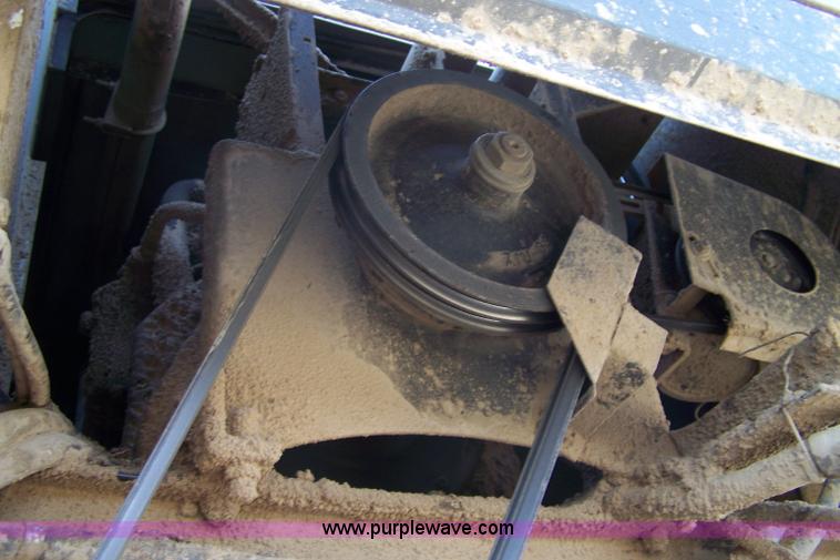 image for item 7281 Allis Chalmers M2 Gleaner combine